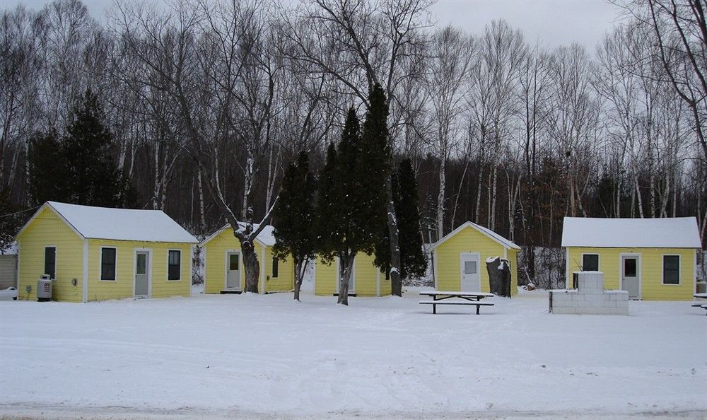 Katahdin Cabins Hotel Millinocket Exterior photo